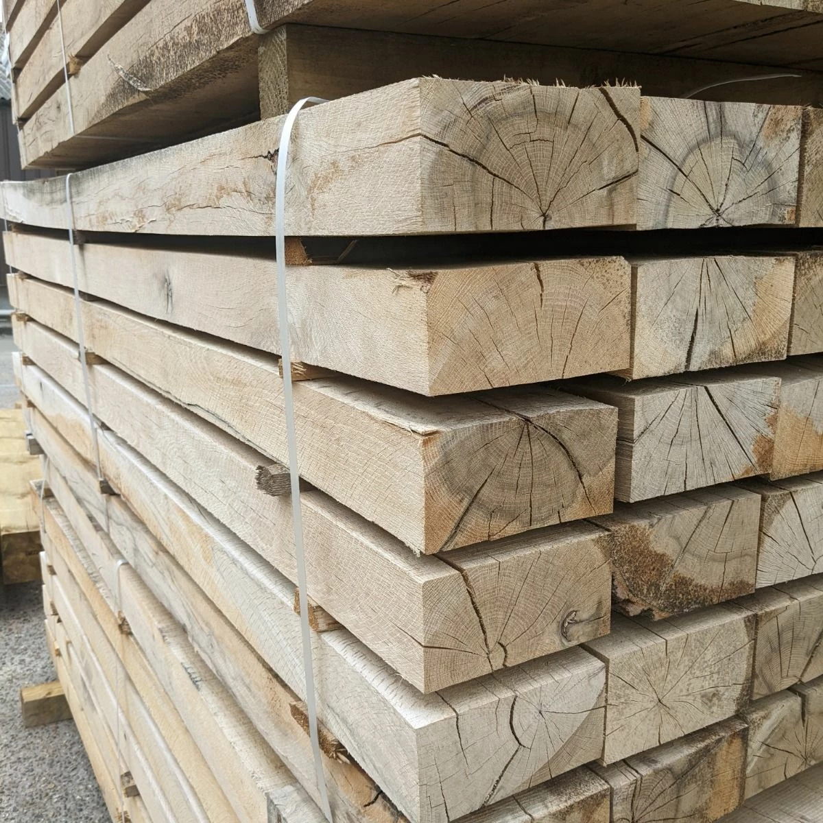 Grade B Oak Sleeper | 2.4m X 100mm X 200mm 8 Grade B Oak Sleeper | 2.4m X 100mm X 200mm - Image 8